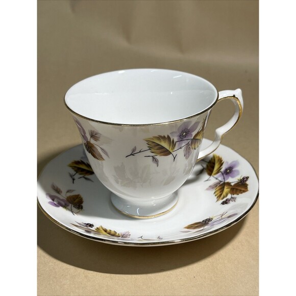 Vintage Queen Anne Bone‎ China Teacup and Saucer Set Autumn Leaves #8344 England - Picture 3 of 10